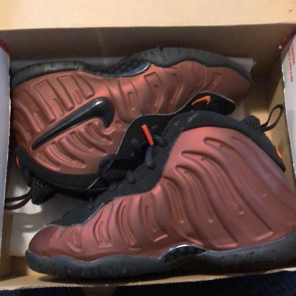 Nike foam posits size 12